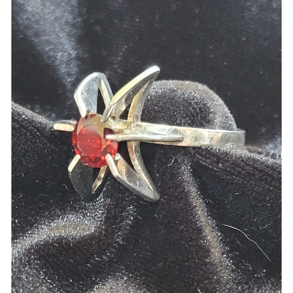 Vintage MCM Starburst Sterling‎ Silver Red Stone Ring Garnet Unique Size 7
